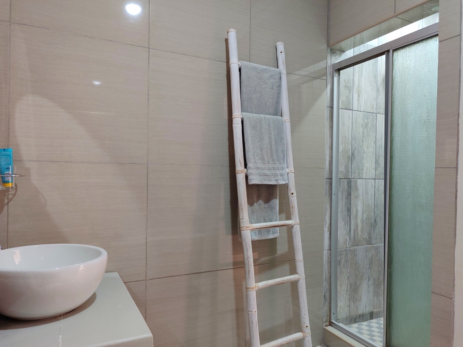 6 Bedroom Property for Sale in Doringkruin North West